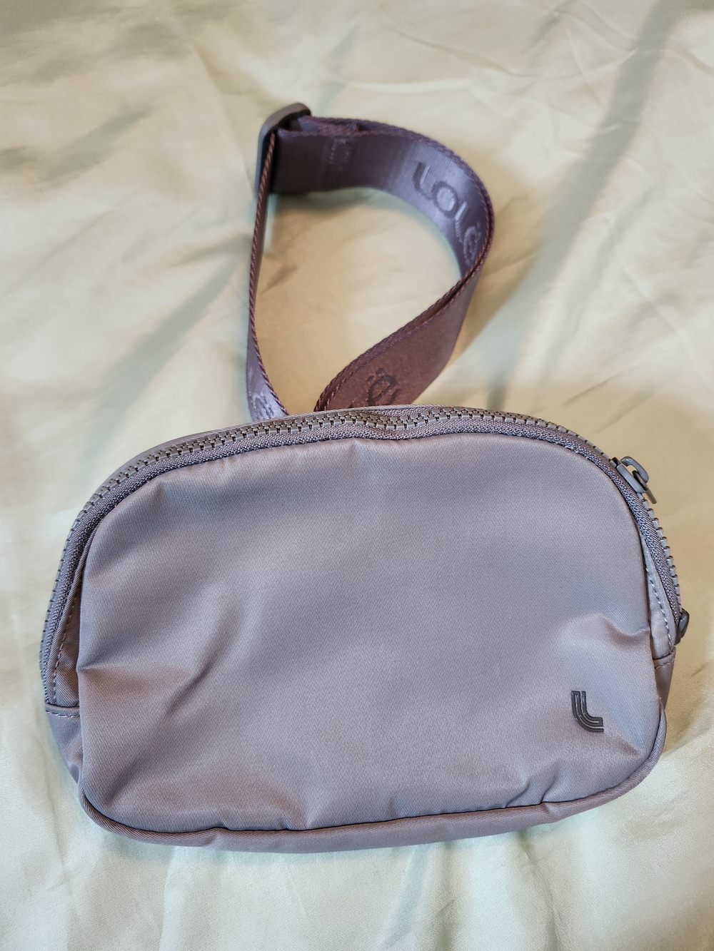Minimalist Lavender Crossbody Bag with Adjustable Strap